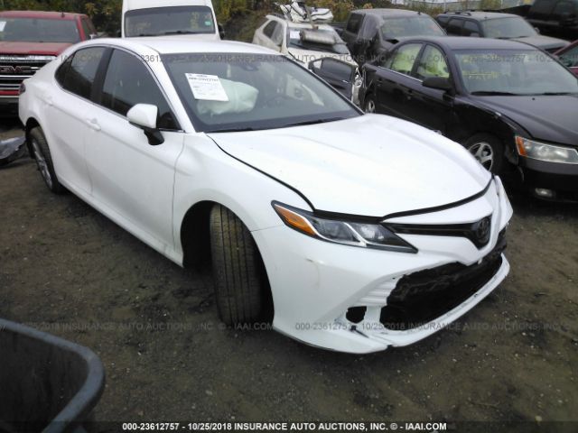 4T1B11HK8JU144807 - 2018 TOYOTA CAMRY L/LE/XLE/SE/XSE WHITE photo 1