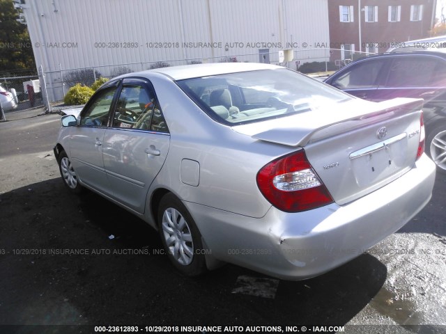 4T1BE32K74U789574 - 2004 TOYOTA CAMRY LE/XLE/SE SILVER photo 3