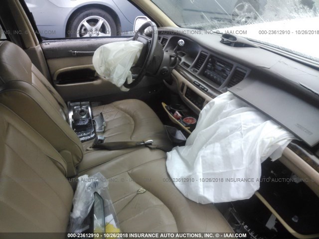 1LNLM81W4VY686423 - 1997 LINCOLN TOWN CAR EXECUTIVE WHITE photo 5