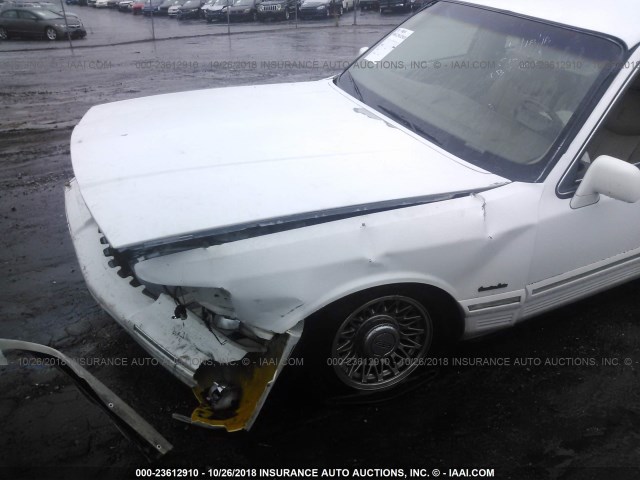 1LNLM81W4VY686423 - 1997 LINCOLN TOWN CAR EXECUTIVE WHITE photo 6