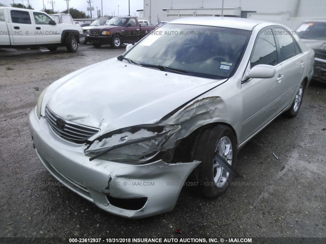 JTDBE32K563044559 - 2006 TOYOTA CAMRY LE/XLE 银色 照片 2