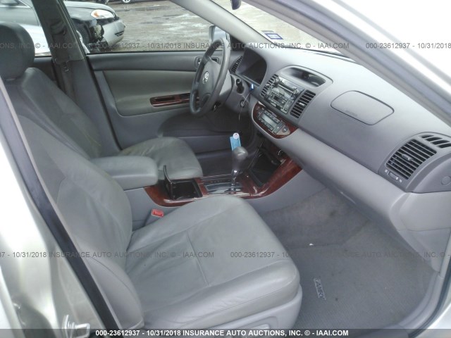 JTDBE32K563044559 - 2006 TOYOTA CAMRY LE/XLE 银色 照片 5