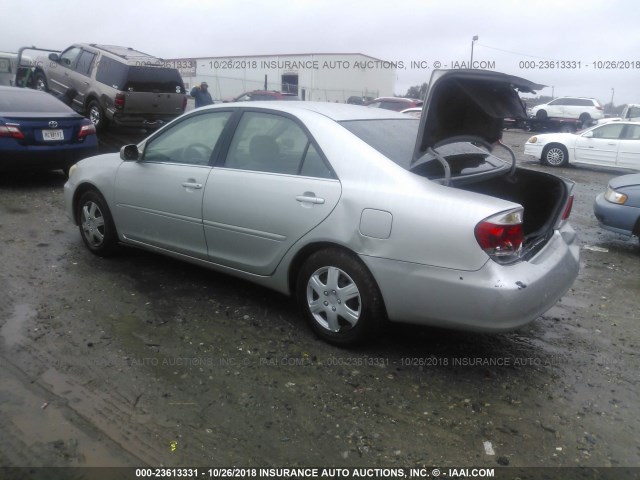 4T1BE32K16U648437 - 2006 TOYOTA CAMRY LE/XLE/SE SILVER photo 3