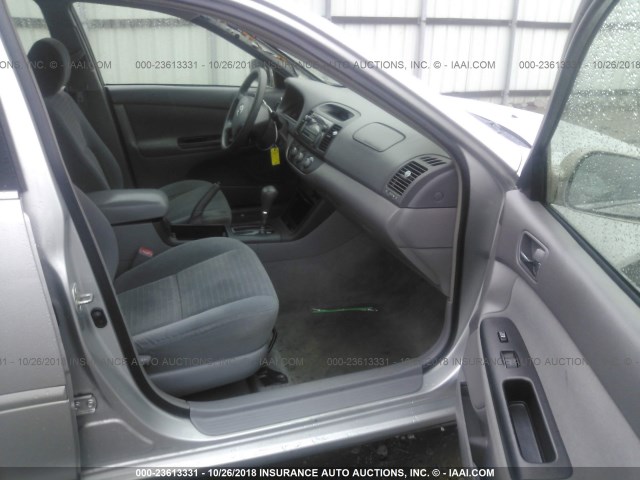 4T1BE32K16U648437 - 2006 TOYOTA CAMRY LE/XLE/SE SILVER photo 5