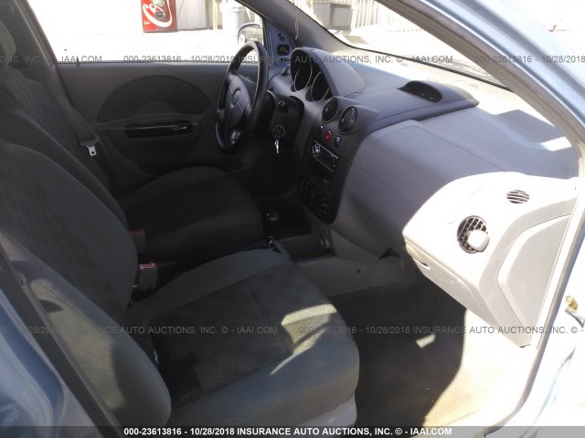 KL1TD52655B428410 - 2005 CHEVROLET AVEO LS BLUE photo 5