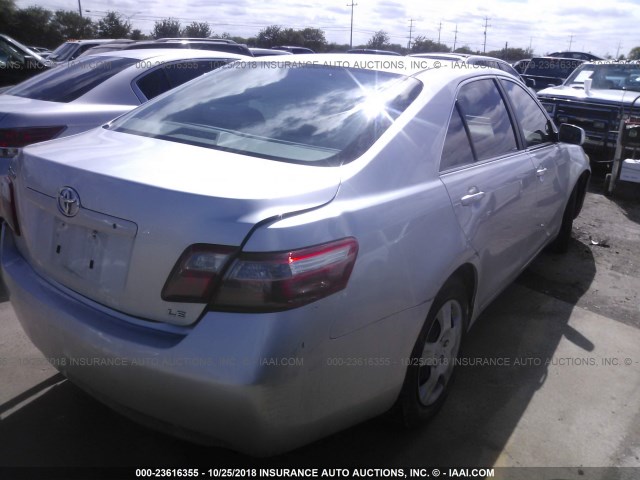 4T4BE46K68R014176 - 2008 TOYOTA CAMRY CE/LE/XLE/SE SILVER photo 4