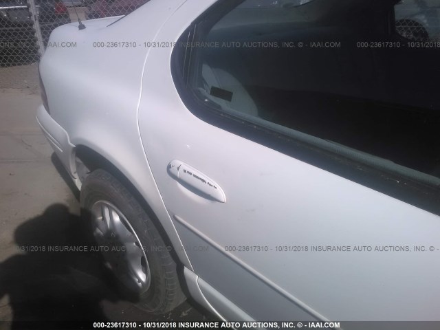 1B3EJ46X8XN623329 - 1999 DODGE STRATUS WHITE photo 6