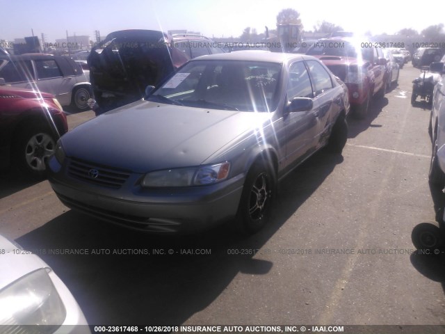 4T1BF28K8XU075486 - 1999 TOYOTA CAMRY LE/XLE GRAY photo 2