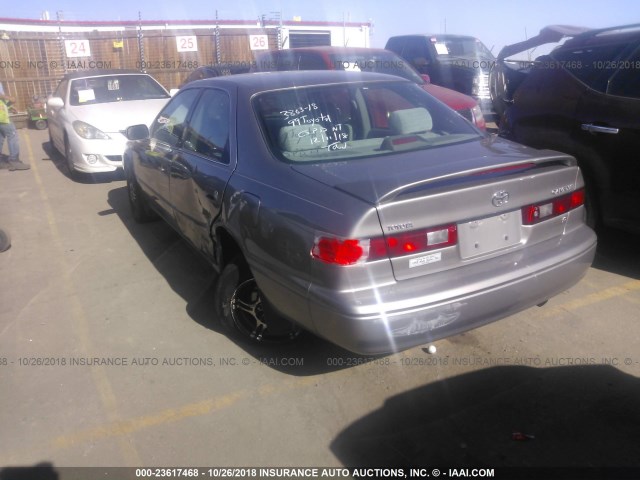 4T1BF28K8XU075486 - 1999 TOYOTA CAMRY LE/XLE GRAY photo 3