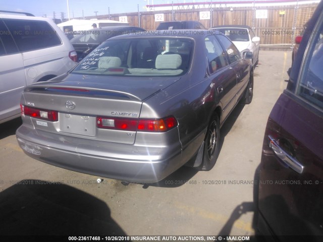 4T1BF28K8XU075486 - 1999 TOYOTA CAMRY LE/XLE GRAY photo 4
