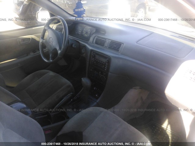 4T1BF28K8XU075486 - 1999 TOYOTA CAMRY LE/XLE GRAY photo 5