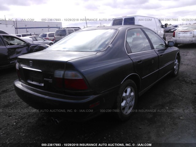 1HGCE6674VA007056 - 1997 HONDA ACCORD EX/EX-R BLACK photo 4