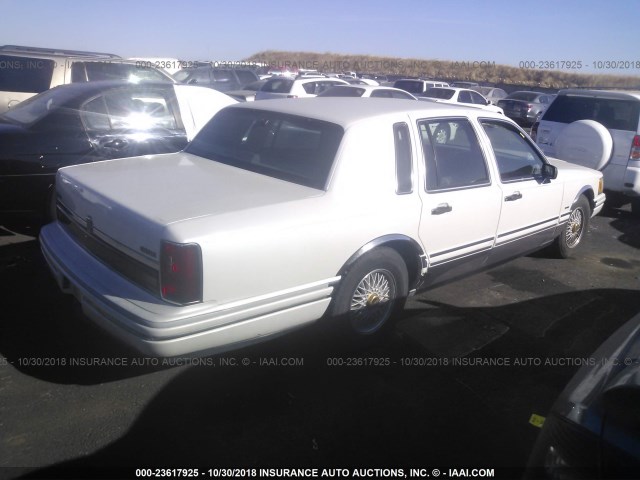 1LNLM83W1RY630877 - 1994 LINCOLN TOWN CAR CARTIER WHITE photo 4