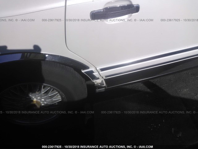 1LNLM83W1RY630877 - 1994 LINCOLN TOWN CAR CARTIER WHITE photo 6