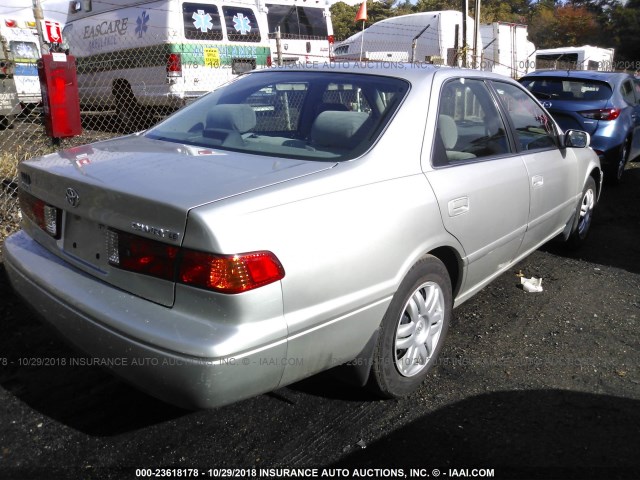 4T1BG22K7YU674533 - 2000 TOYOTA CAMRY CE/LE/XLE 银色 照片 4
