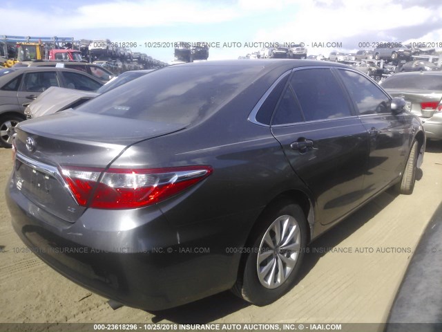 4T1BF1FK2HU361154 - 2017 TOYOTA CAMRY LE/XLE/SE/XSE 灰色 照片 4