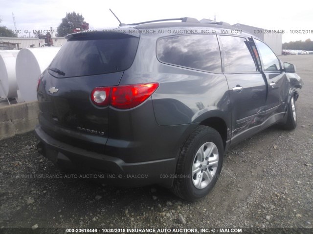 1GNEV13D79S148652 - 2009 CHEVROLET TRAVERSE LS GRAY photo 4