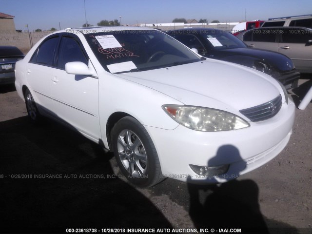 4T1BF30KX5U617945 - 2005 TOYOTA CAMRY LE/XLE/SE WHITE photo 1