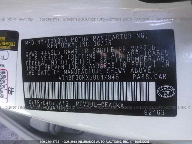 4T1BF30KX5U617945 - 2005 TOYOTA CAMRY LE/XLE/SE WHITE photo 9