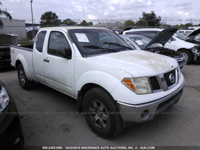 1N6AD06U95C417770 - 2005 NISSAN FRONTIER KING CAB LE/KING CAB SE/KING CAB OFF ROAD WHITE photo 1