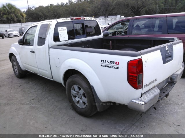 1N6AD06U95C417770 - 2005 NISSAN FRONTIER KING CAB LE/KING CAB SE/KING CAB OFF ROAD WHITE photo 3