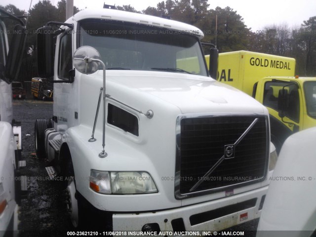 4V4M39DF3CN535668 - 2012 VOLVO VNM M WHITE photo 1