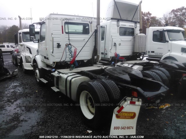 4V4M39DF3CN535668 - 2012 VOLVO VNM M WHITE photo 3