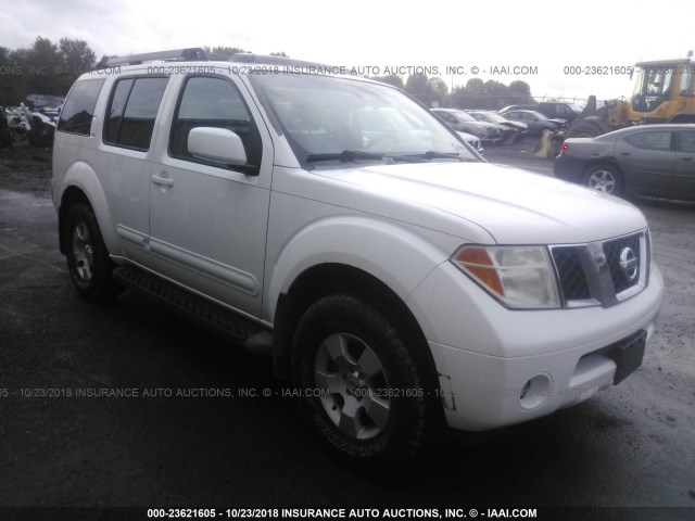 5N1AR18W75C756435 - 2005 NISSAN PATHFINDER LE/SE/XE WHITE photo 1