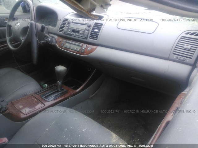 4T1BF32K64U063847 - 2004 TOYOTA CAMRY LE/XLE/SE SILVER photo 5