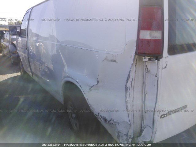 1GCFG15X471179214 - 2007 CHEVROLET EXPRESS G1500  WHITE photo 6