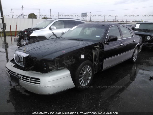 1LNHM82W83Y636190 - 2003 LINCOLN TOWN CAR SIGNATURE BLACK photo 2