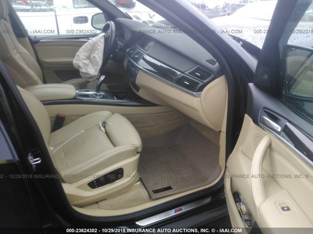 5UXZV4C52D0E02388 - 2013 BMW X5 XDRIVE35I Ciemnoniebieski zdjęcie 5