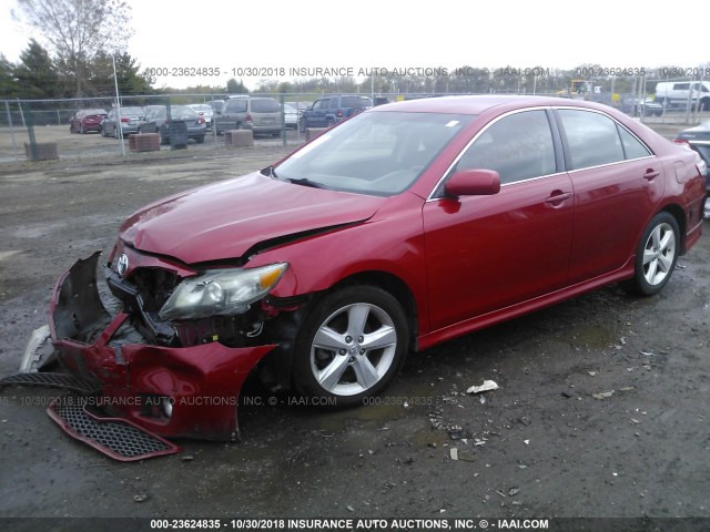 4T1BF3EK8BU725498 - 2011 TOYOTA CAMRY SE/LE/XLE RED photo 2