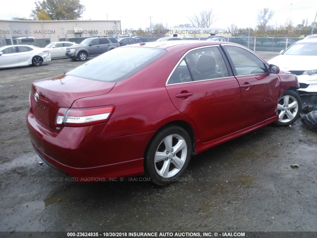 4T1BF3EK8BU725498 - 2011 TOYOTA CAMRY SE/LE/XLE RED photo 4