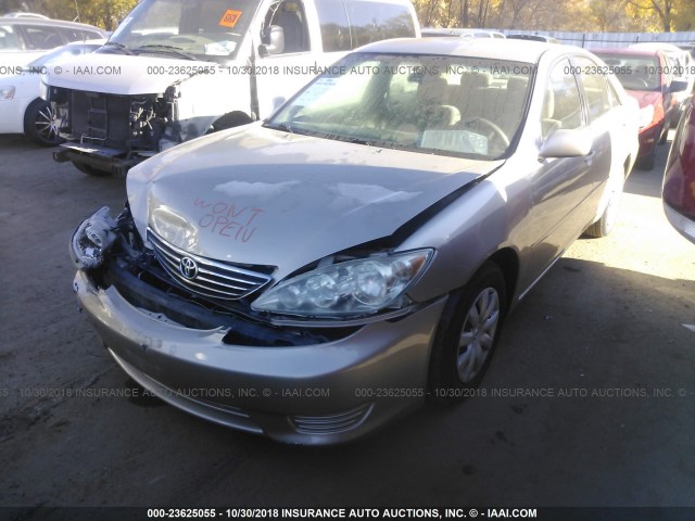 4T1BE32K85U071646 - 2005 TOYOTA CAMRY LE/XLE/SE GOLD photo 2