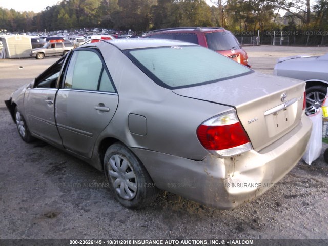 4T1BE32K25U015475 - 2005 TOYOTA CAMRY LE/XLE/SE GOLD photo 3