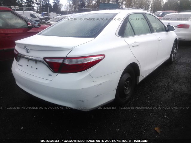 4T1BF1FK0GU159959 - 2016 TOYOTA CAMRY LE/XLE/SE/XSE WHITE photo 4