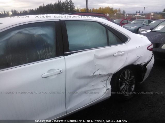 4T1BF1FK0GU159959 - 2016 TOYOTA CAMRY LE/XLE/SE/XSE WHITE photo 6