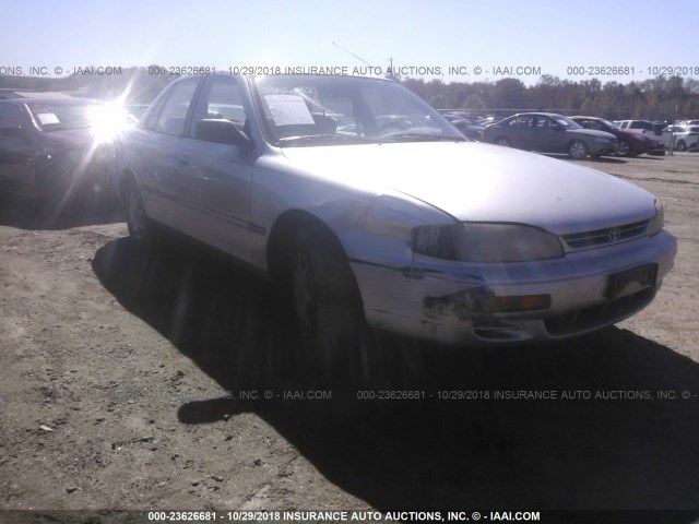 JT2BG12K7T0402538 - 1996 TOYOTA CAMRY DX/LE/XLE GOLD photo 1