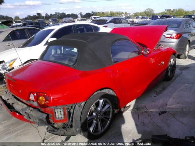 4USBT53574LT25330 - 2004 BMW Z4 3.0 RED photo 4