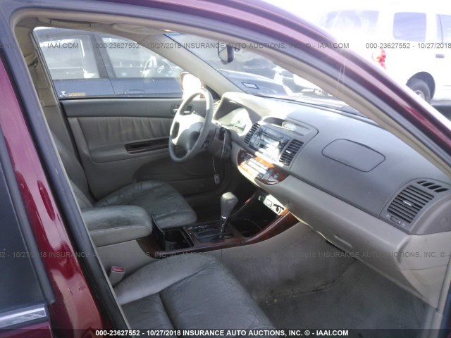 4T1BF30K63U040523 - 2003 TOYOTA CAMRY LE/XLE/SE RED photo 5