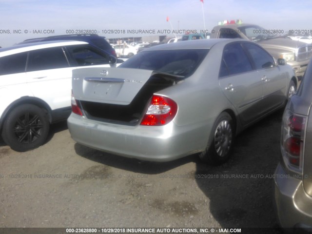 JTDBE32KX20070764 - 2002 TOYOTA CAMRY LE/XLE/SE 银色 照片 4