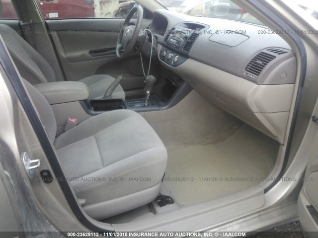 4T1BE32K95U420216 - 2005 TOYOTA CAMRY LE/XLE/SE 金色 照片 5