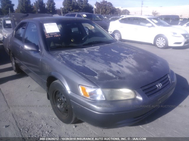 4T1BG22K1XU910527 - 1999 TOYOTA CAMRY CE/LE/XLE 灰色 照片 1