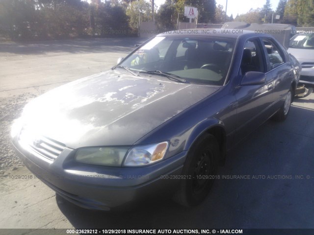 4T1BG22K1XU910527 - 1999 TOYOTA CAMRY CE/LE/XLE 灰色 照片 2