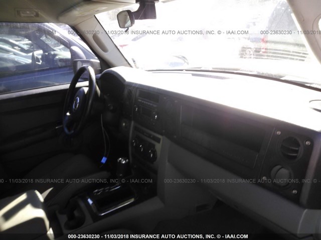 1J8HH48K87C587591 - 2007 JEEP COMMANDER GRAY photo 5