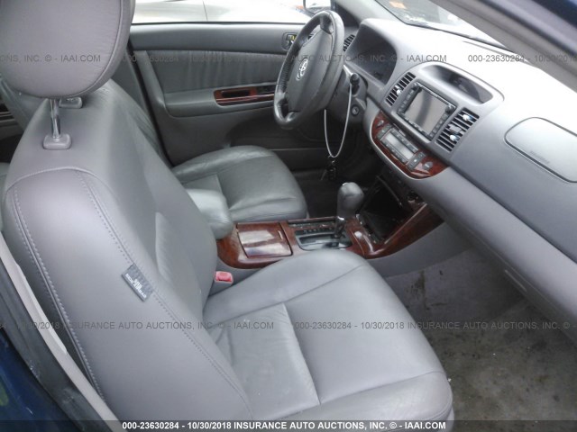 4T1BF30K25U089866 - 2005 TOYOTA CAMRY LE/XLE/SE 深蓝色 照片 5