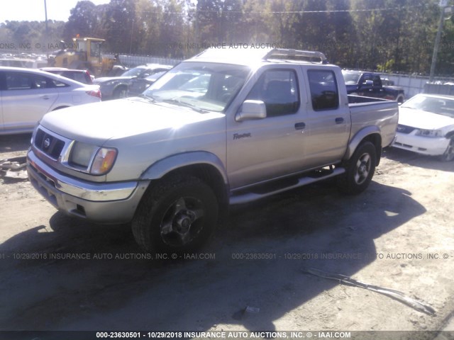 1N6ED27T8YC386700 - 2000 NISSAN FRONTIER CREW CAB XE/CREW CAB SE SILVER photo 2