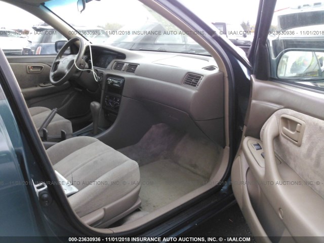JT2BG22K4V0072270 - 1997 TOYOTA CAMRY LE/XLE GREEN photo 5