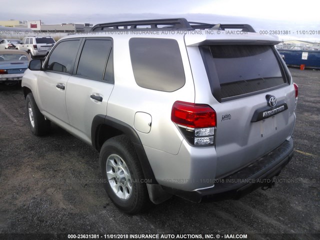 JTEBU5JR7D5144950 - 2013 TOYOTA 4RUNNER SR5/LIMITED/TRAIL SILVER photo 3